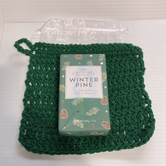 CASTELBEL Limited Edition Winter Pine Fragrance Bath Bar and Washcloth Gift Set - Picture 8 of 16